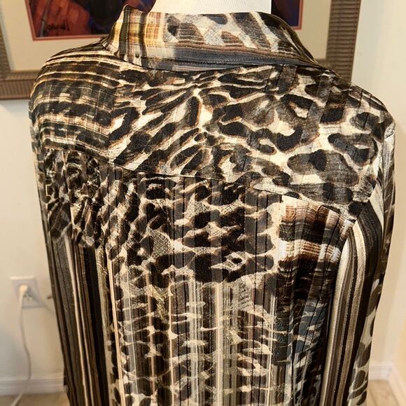 Chico’s Animal Print Multi Pattern Button-Up Tunic/Cover Size 1 = Medium - Picture 10 of 12